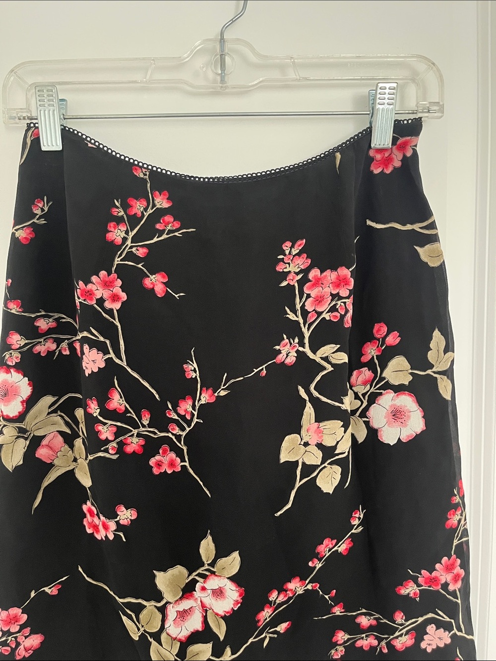 Spenser Jeremy Black Midi Skirt with Pink Floral Print - Picture 2 of 9